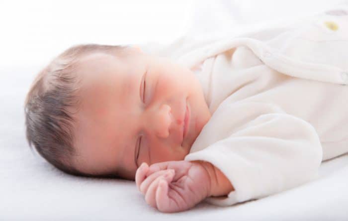 Por qué los bebés no deben utilizar almohada para dormir